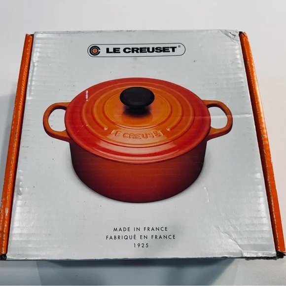 NWT cast iron Cerise Le Creuset Signature Round Stew Pot 2.5 US QTs - Picture 2 of 11